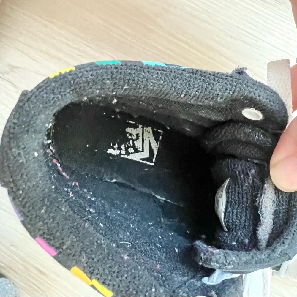 Vans Girls checkered Hi tops - Picture 6 of 7